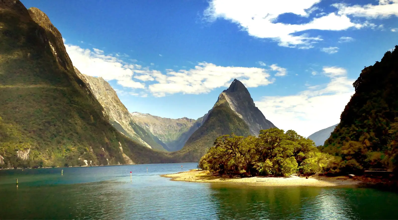 Dramatic fiords of Milford Sound in New Zealand.